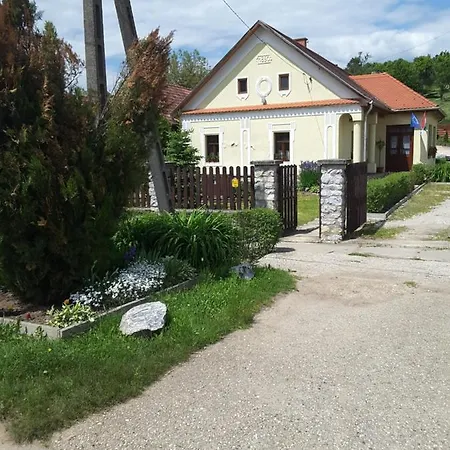 Apartment Almassy Vendeghaz Faluhaz *